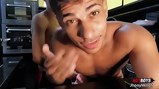 NA COZINHA DE CASA